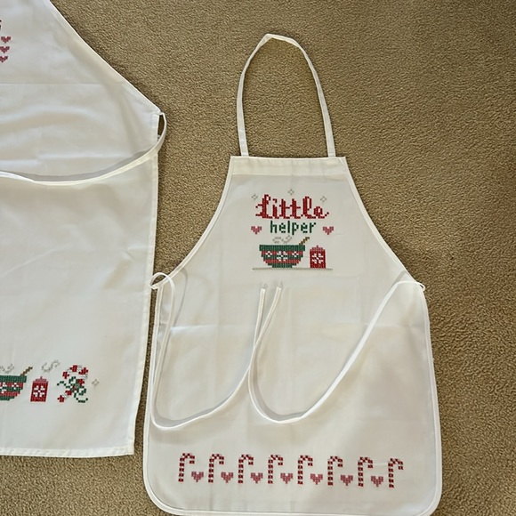 Hand embroidered adult and child Christmas aprons White washable apron - Picture 3 of 14